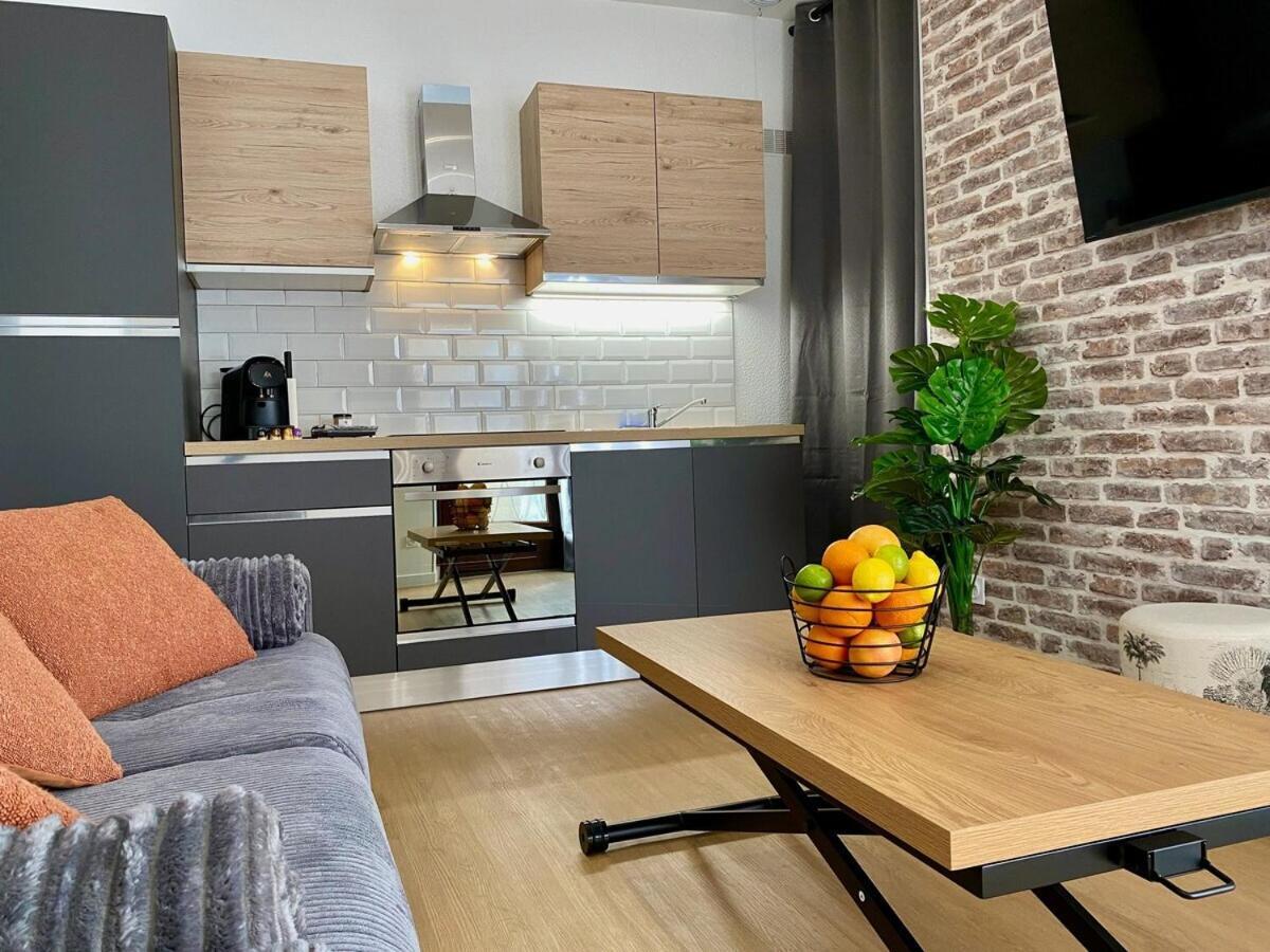 Les Logis D'Esmeralda-Des Appartements Au Charme Intemporel Romorantin-Lanthenay Bagian luar foto